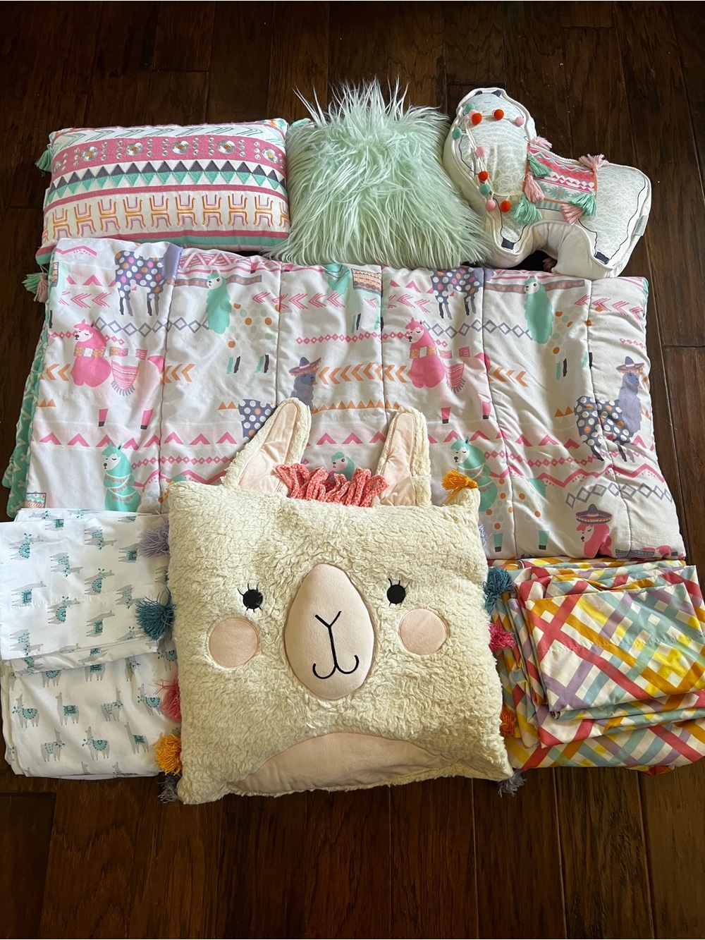 Waverly Pastel Llama Quilt Set with Pom Accent Pillows in Pink, Mint & Cream